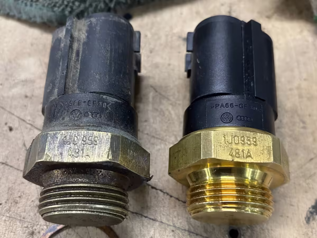 1J0959481A - Thermal switch [8/9]