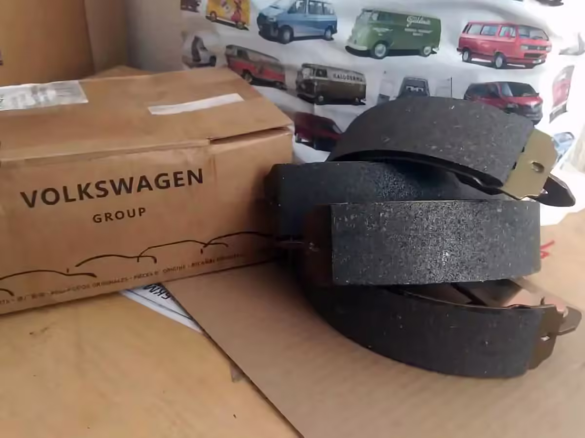 6RU698525A - Komplet szczęk hamulcowych z okładzinami; 1KH [6/8]