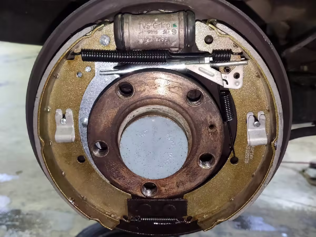 6RU611053C - Cylinderek hamulcowy; 1KH [5/6]