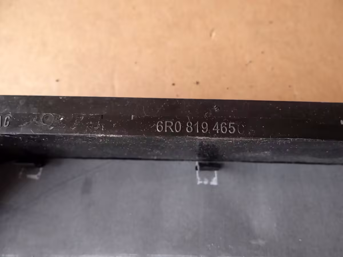 6R0819465C - Kratka wyciągu powietrza [9/18]