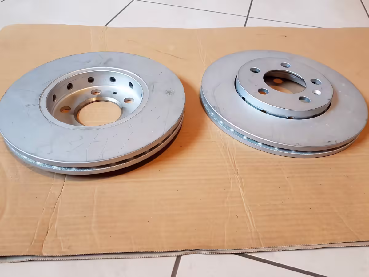 6R0615301C - Bremsscheibe vorne ⌀256mm; belüftet [12/16]