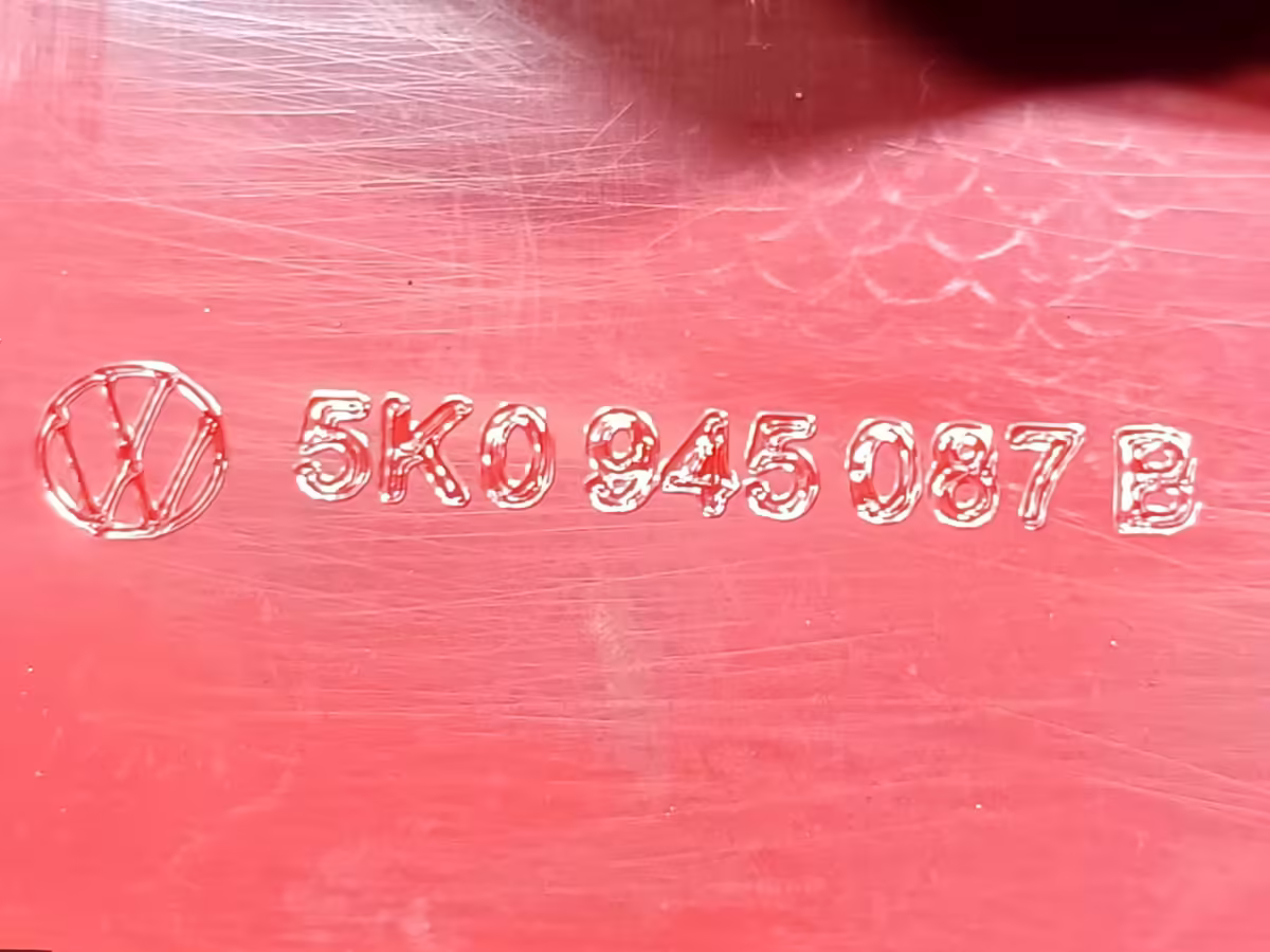 5K0945087B - Trzecie światło hamowania z dyszą natryskową [15/18]