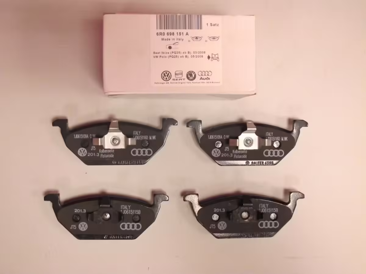 1S0698151D - Set of brake pads; front ⌀256mm [7/10]
