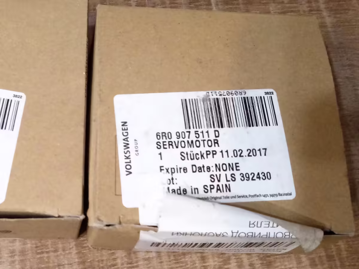 6R0907511D - Serwomotor; V107 [14/14]