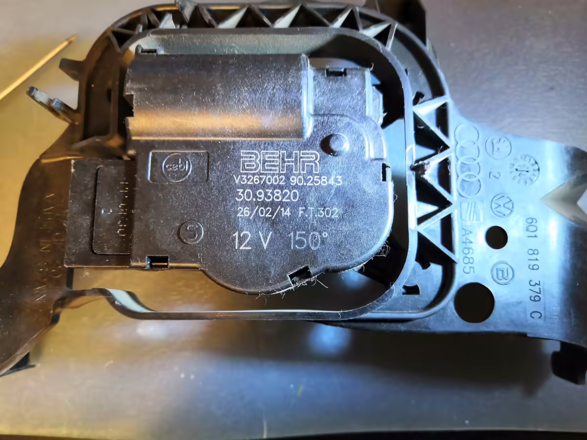 8Z1819453B - Silnik nastawczy; możliwości zamkniętego obiegu powietrza [16/33]