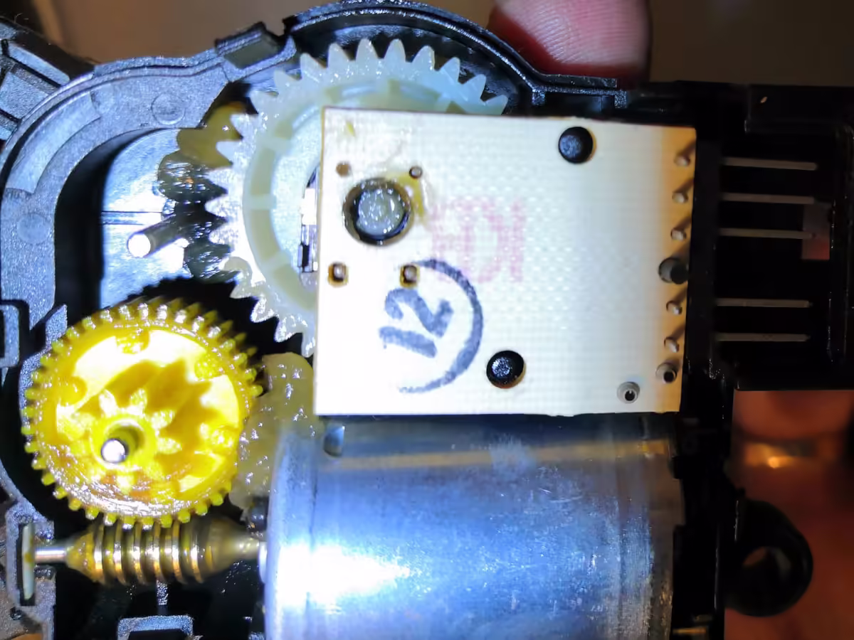 8Z1819453B - Silnik nastawczy; możliwości zamkniętego obiegu powietrza [17/33]