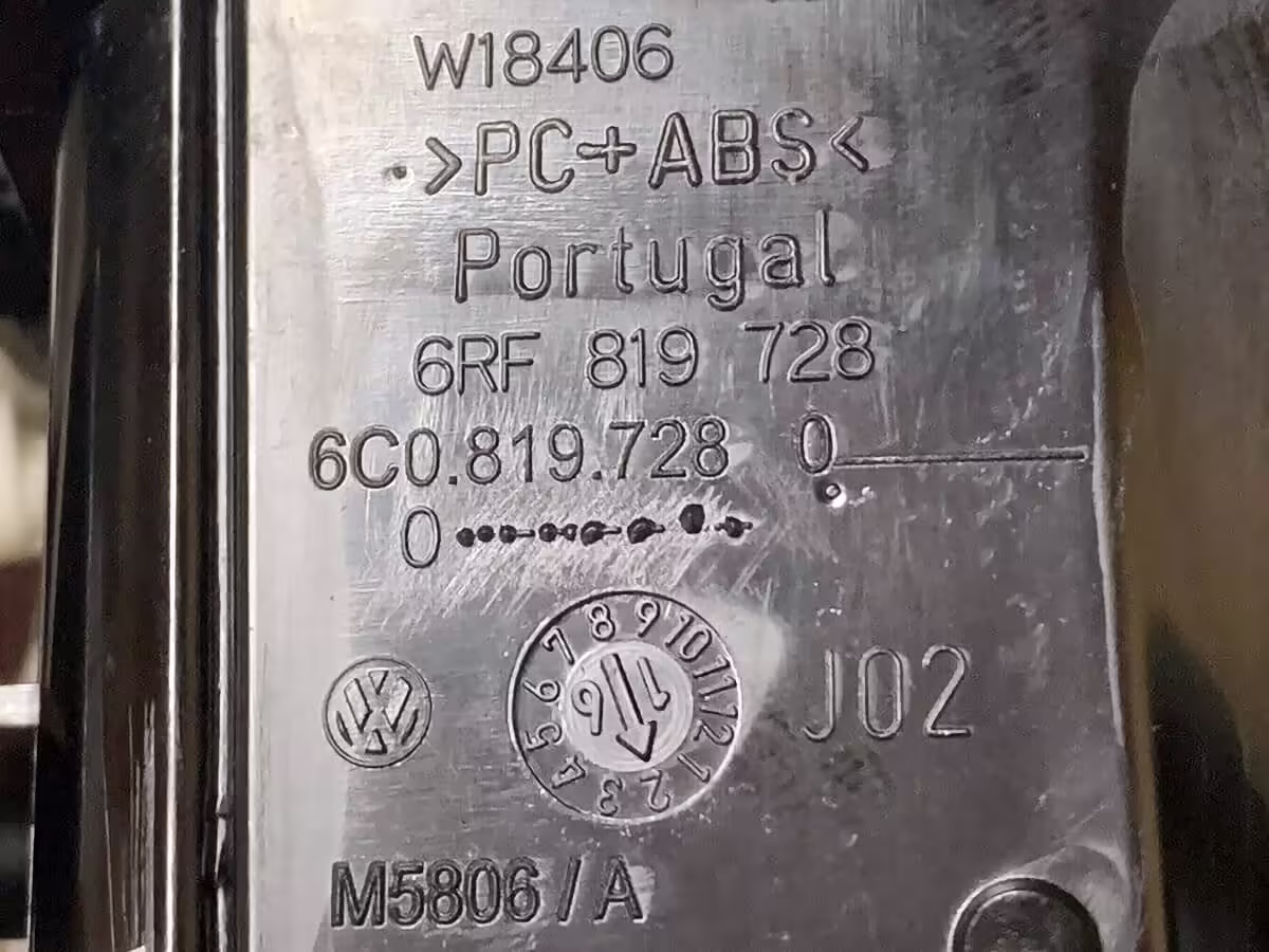 6C0819728AN0R - Mittleres Lüftungsgitter [12/12]