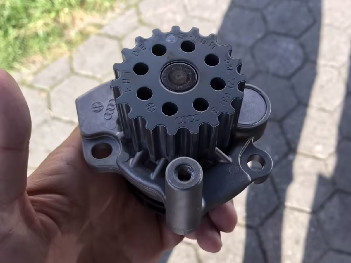 03L121011P - Coolant pump; with sealing ring [32/47]