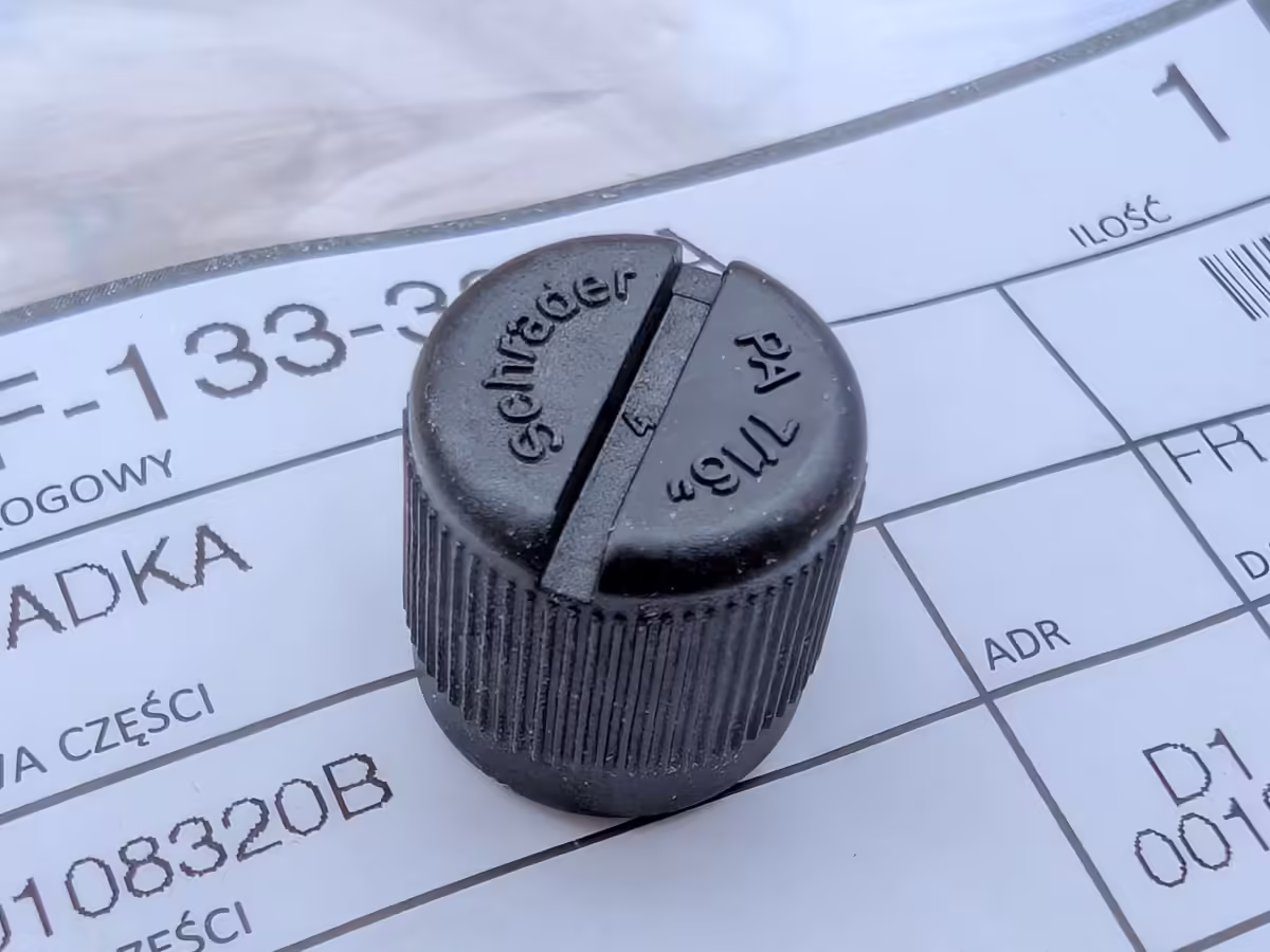 06F133335A - Plastikowa osłona; zaworu odpowietrzającego pompy paliwa [4/12]