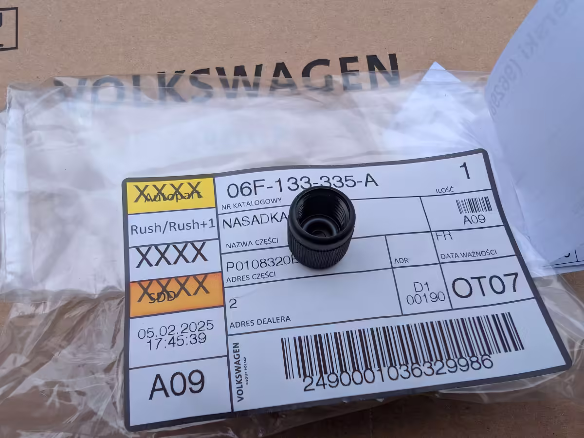 06F133335A - Plastikowa osłona; zaworu odpowietrzającego pompy paliwa [8/12]