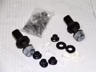 Tailgate attachment fixing kit