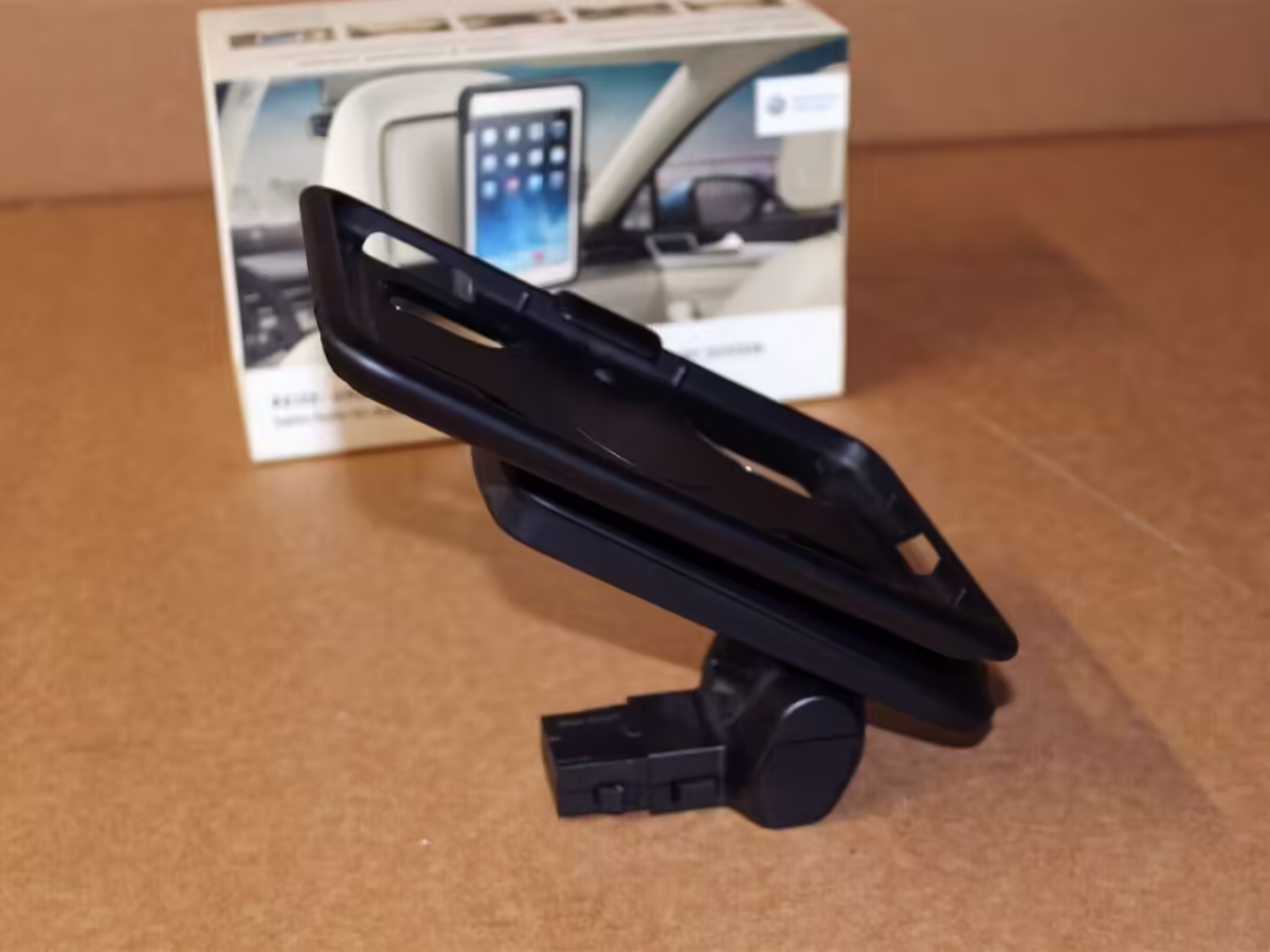 000061125B - IPad Mini Halter [6/6]