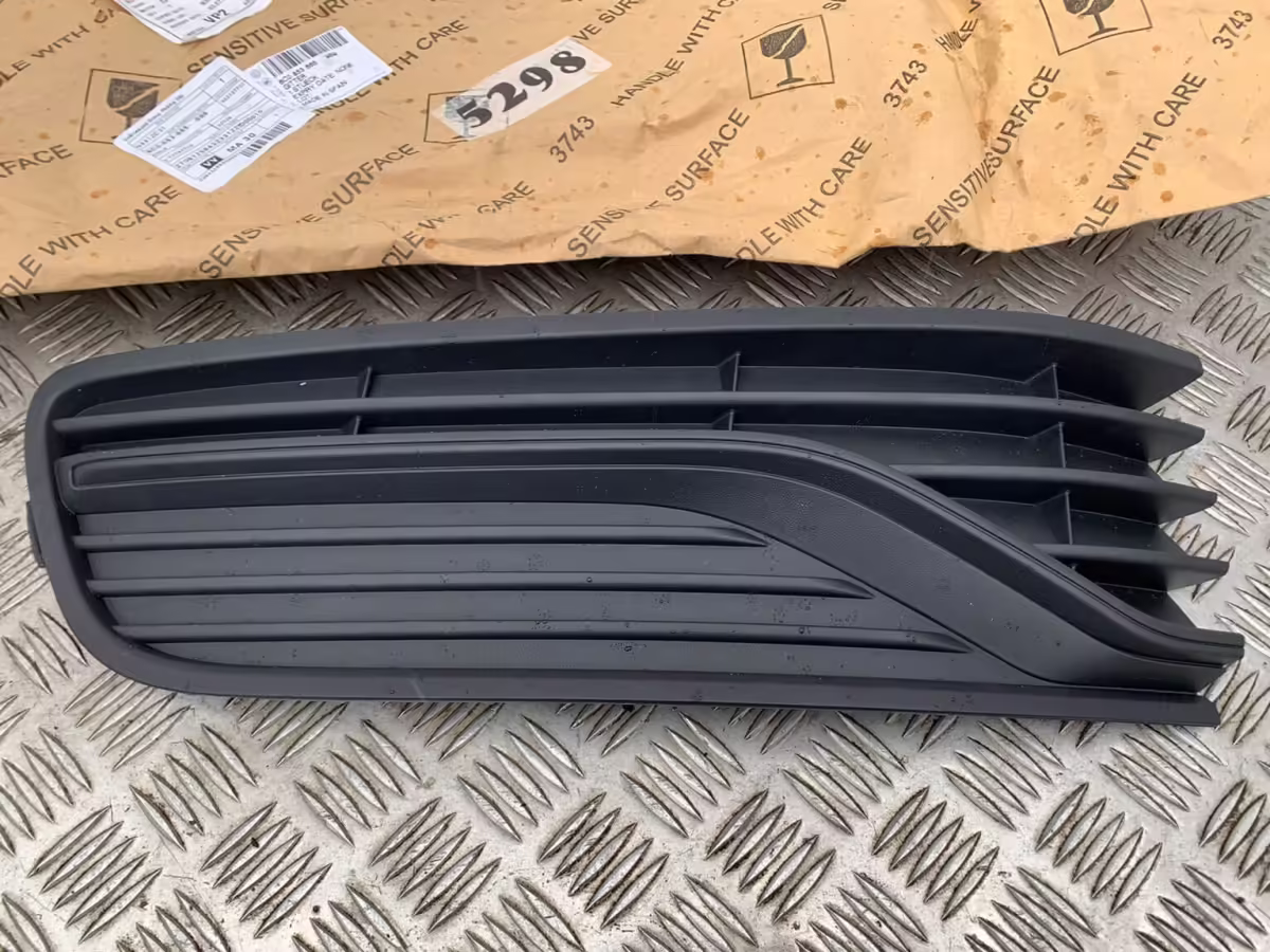 6C08536659B9 - Vent grille; left [4/10]