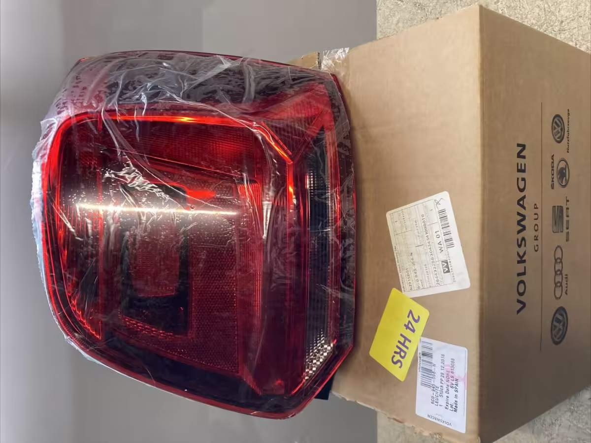 6C0945096N - Tail light; V2, right RHD (with fog) [5/7]
