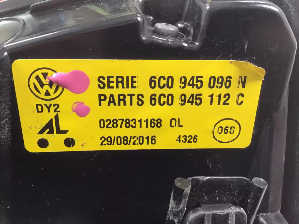 6C0945096N - Tail light; V2, right RHD (with fog) [7/7]