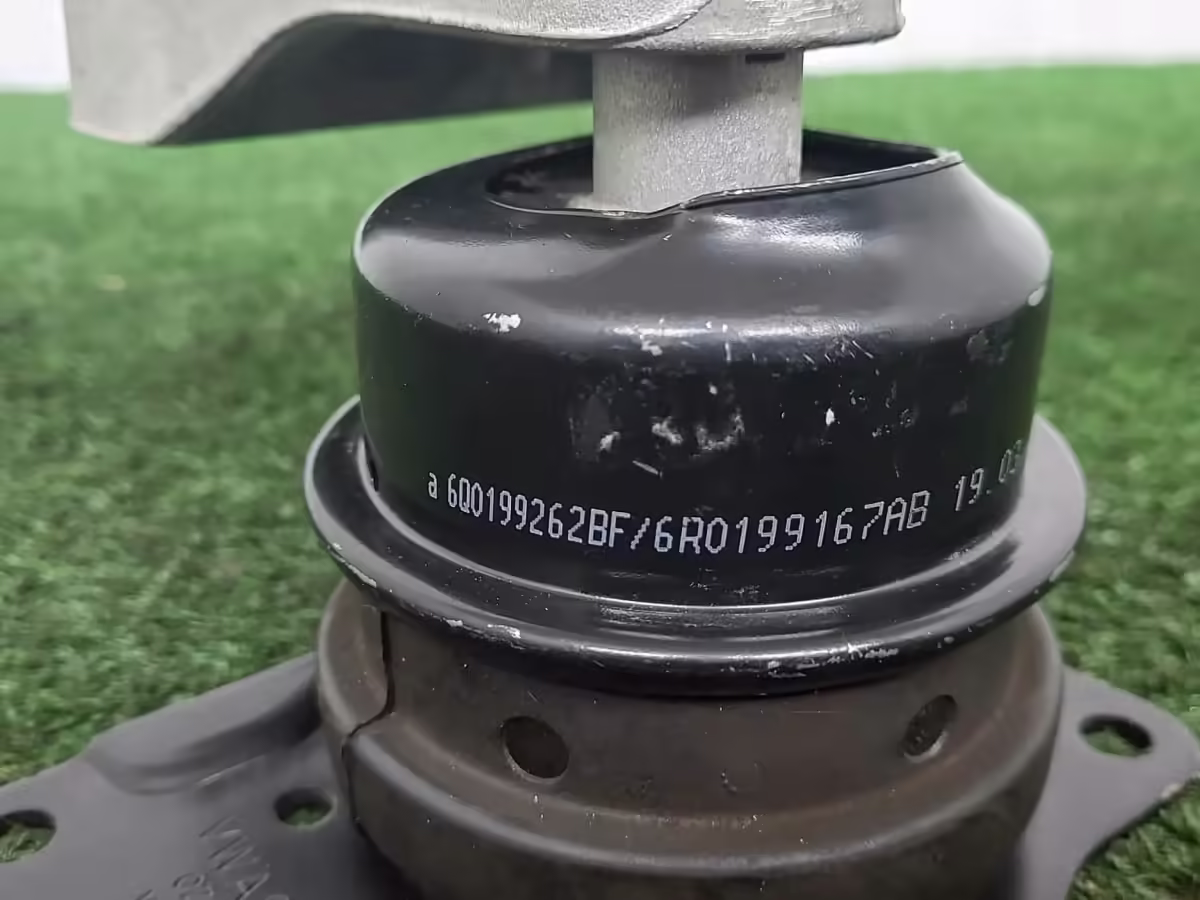 6R0199167AB - Motorenbett; 1.2 TSI, 1.4 MPI [6/7]