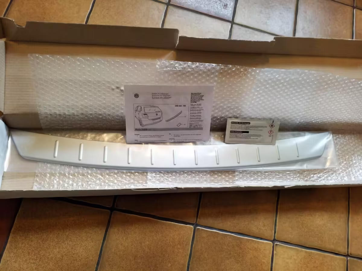 6R0061195 - Loading Sill Protection; stainless steel finish [8/14]