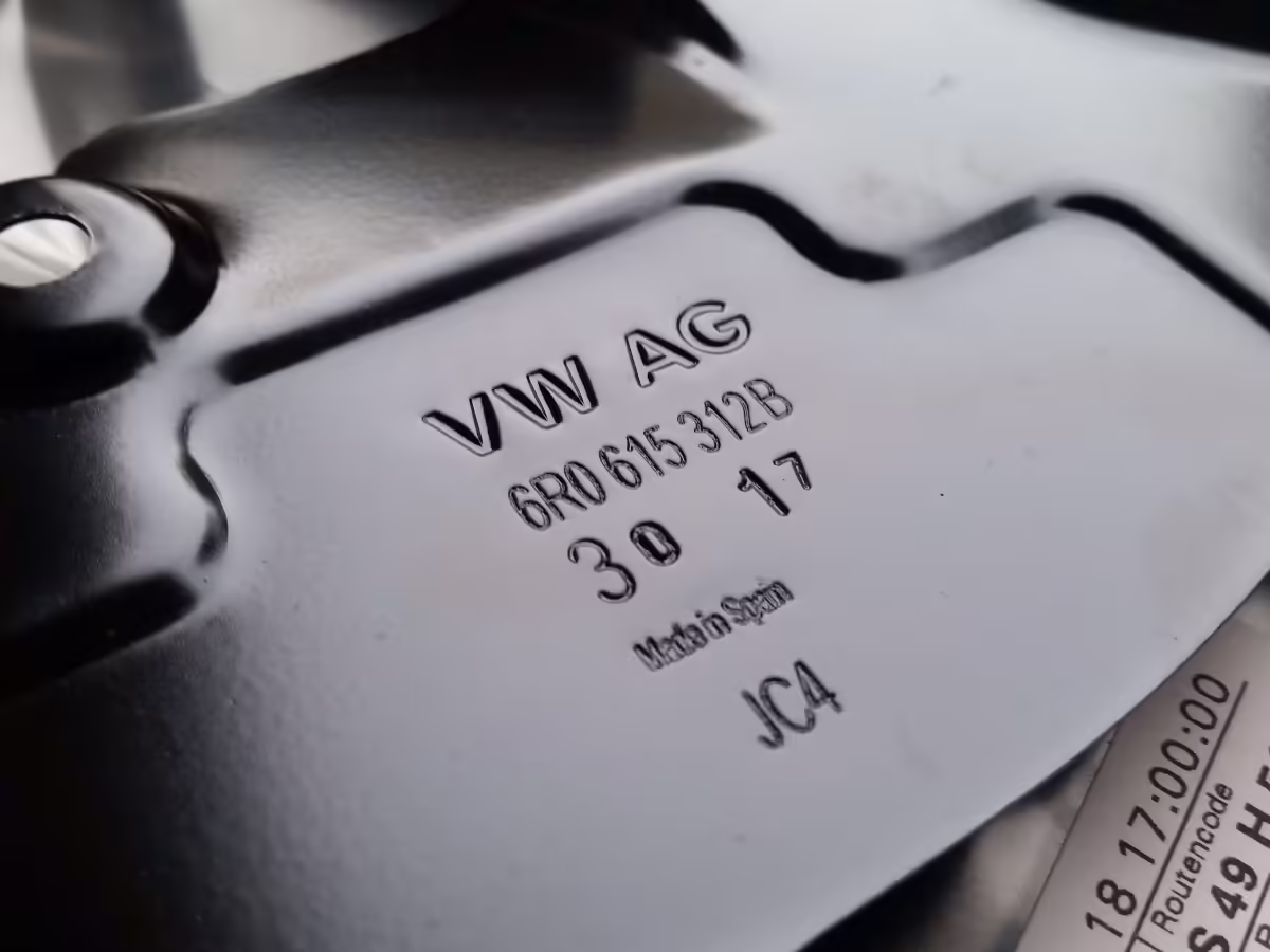 6R0615312B - Blacha osłaniająca tarcze hamulcową 310 mm; prawa [4/6]