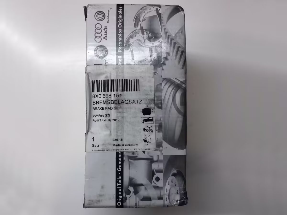 8X0698151 - Zestaw klocków hamulcowych; przód ⌀310mm [11/17]