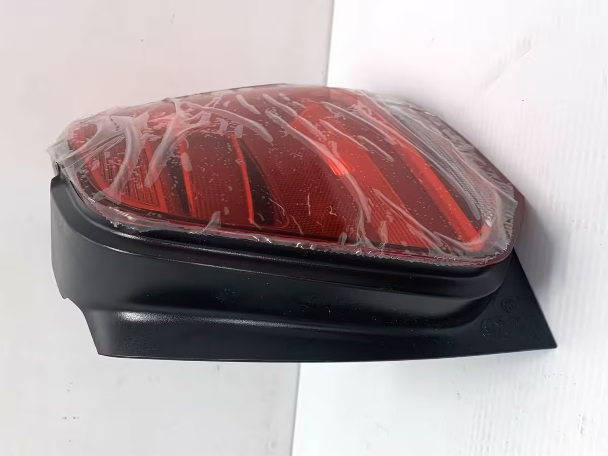 6C0945096L - Tail light; V2, right RHD [6/12]