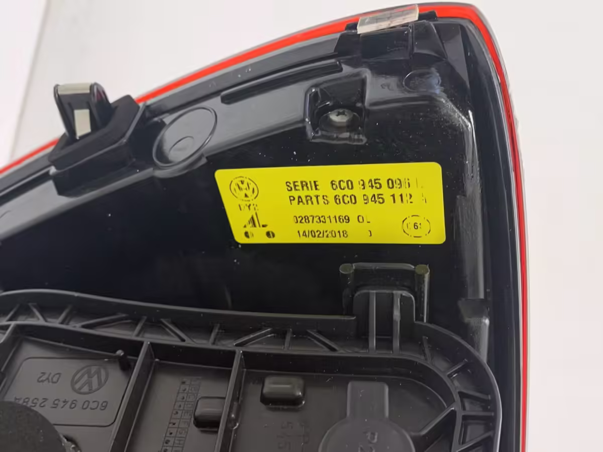 6C0945096L - Tail light; V2, right RHD [10/12]