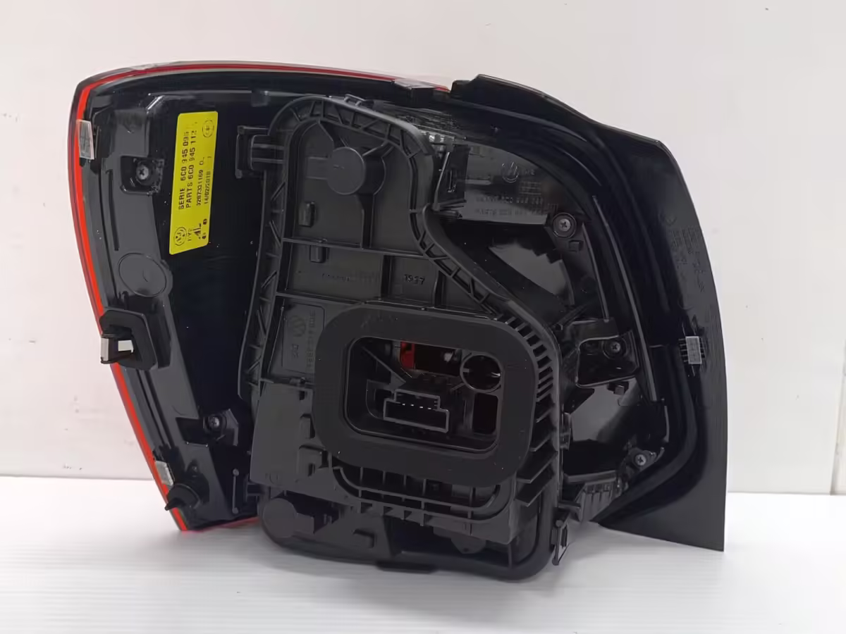 6C0945096L - Tail light; V2, right RHD [11/12]