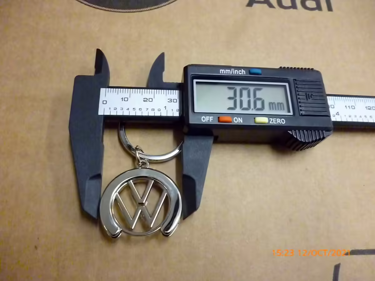 000087010BT - Brelok z żetonem; nowe logo VW [9/11]