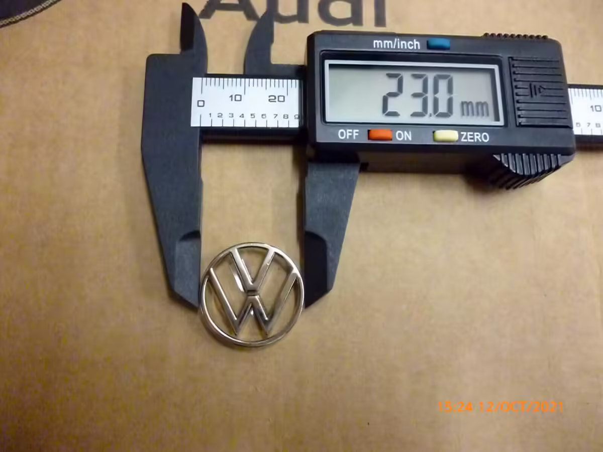 000087010BT - Brelok z żetonem; nowe logo VW [10/11]