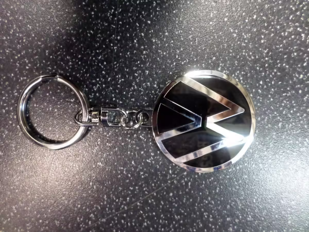 000087010BQ - Brelok do kluczy; nowe logo VW [6/11]