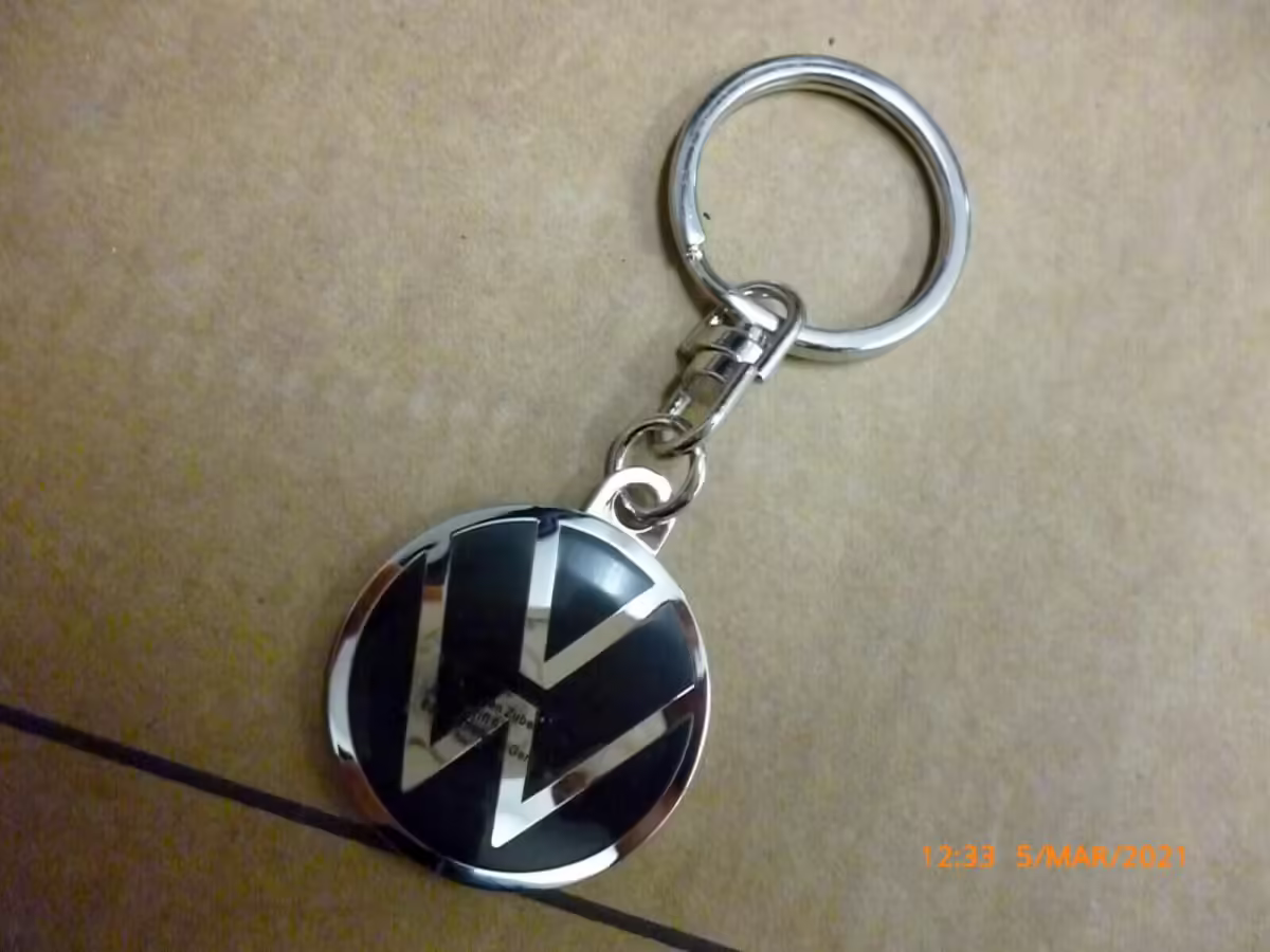 000087010BR - Brelok do kluczy nowe logo VW; czarno-srebrny [3/6]