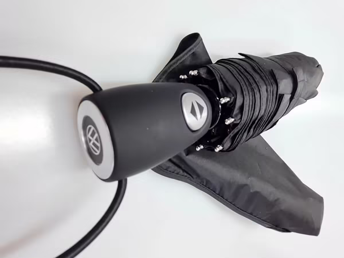 000087602P - Umbrella; black [3/4]