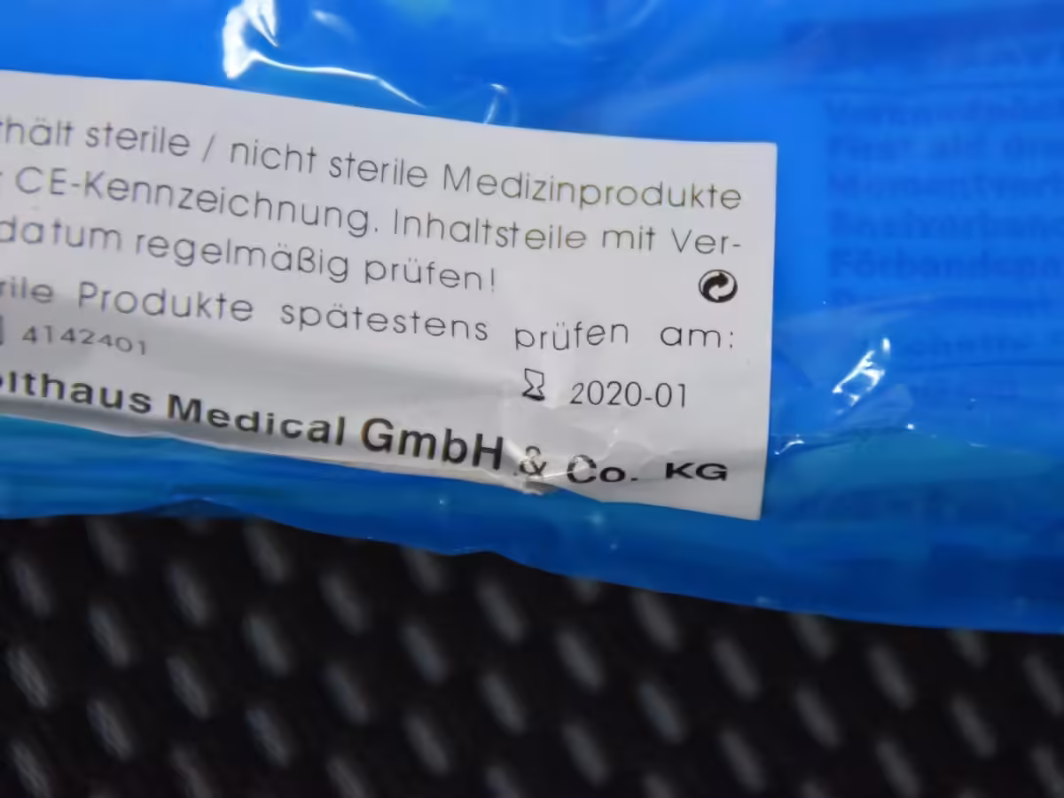 5K0860282A - Erste-Hilfe-Kasten; rot [7/9]