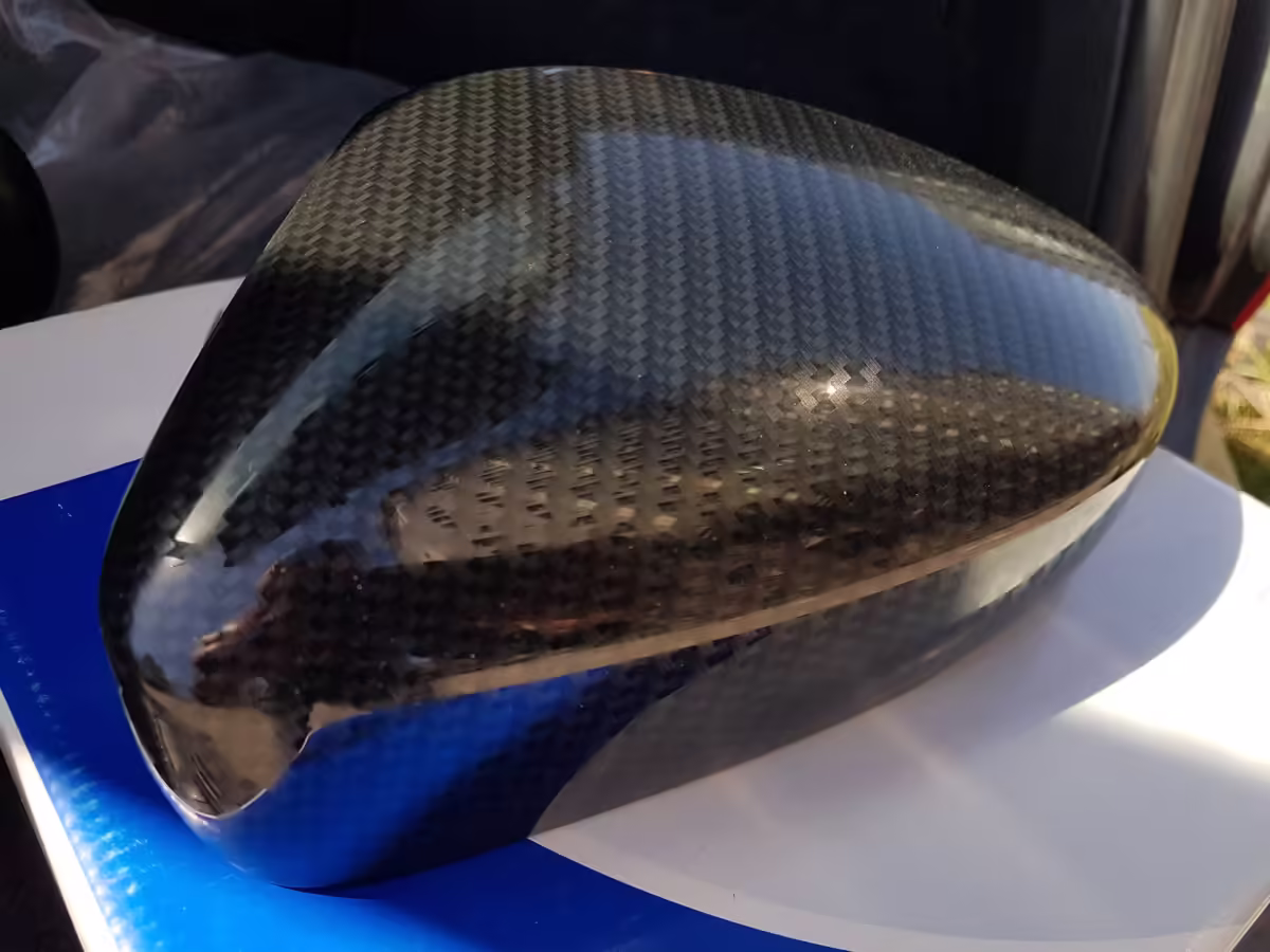 6R0072530Z57 - Wykończenie zewnętrznej obudowy lusterek bocznych; „Carbon” [6/28]