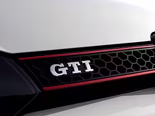 Emblemat GTI przedni