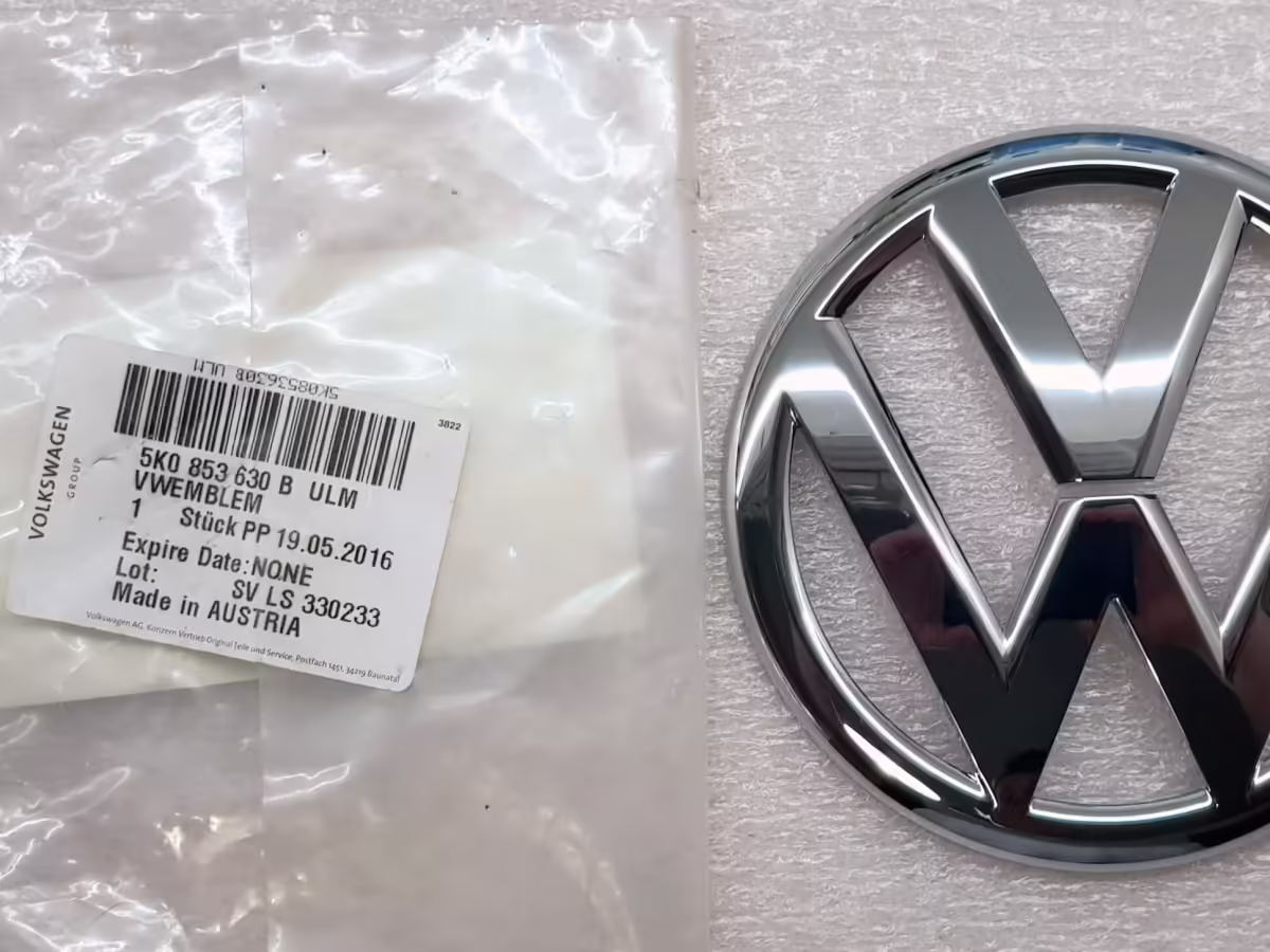 5K0853630BULM - VW emblem; chrome/black [8/9]