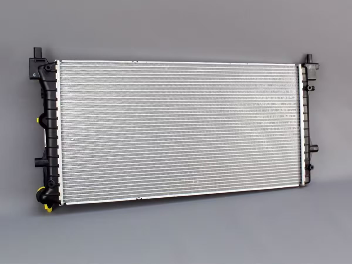 6R0121253A - Cooler for coolant; 648 x 330 x 24 mm [6/9]