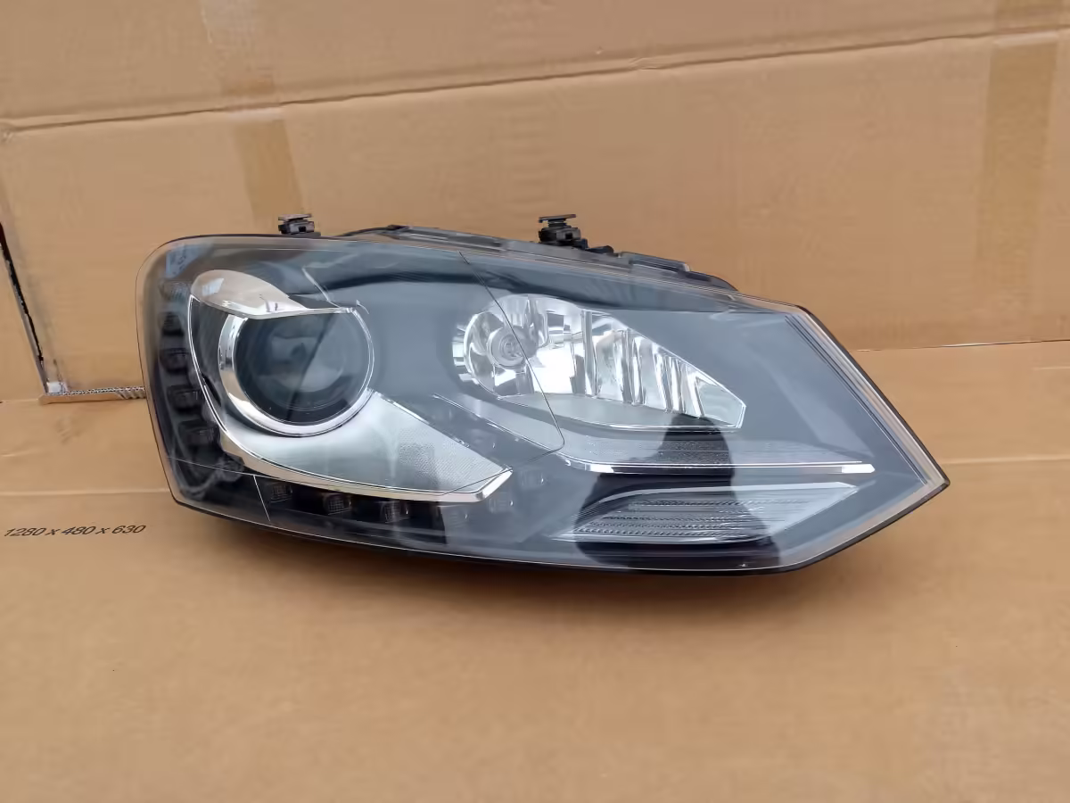 6R1941040A - Reflektor Bi-Xenonowy; prawy, LHD [4/32]