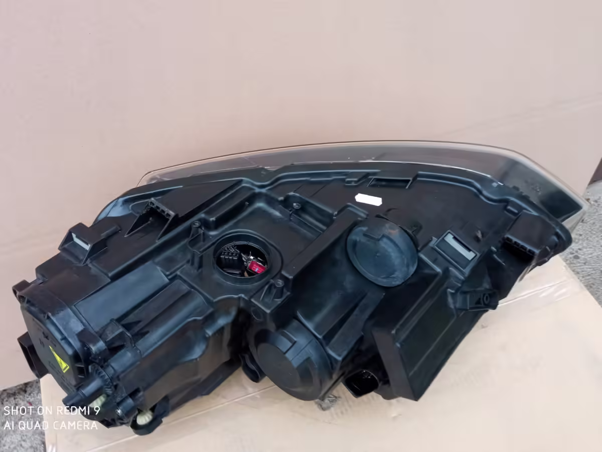 6R1941040A - Reflektor Bi-Xenonowy; prawy, LHD [6/32]