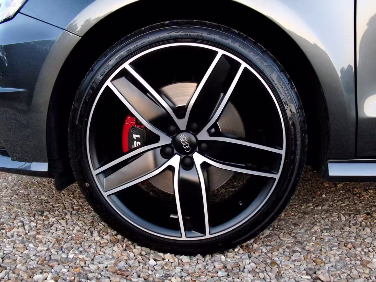 8X0615123D - Korpus zacisku hamulcowego S1 czerwony; przód lewy [17/39]