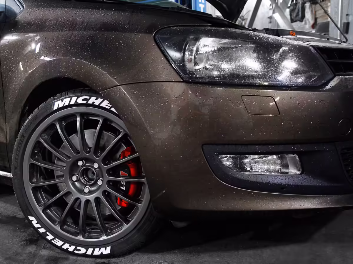 8X0615123D - Korpus zacisku hamulcowego S1 czerwony; przód lewy [18/39]