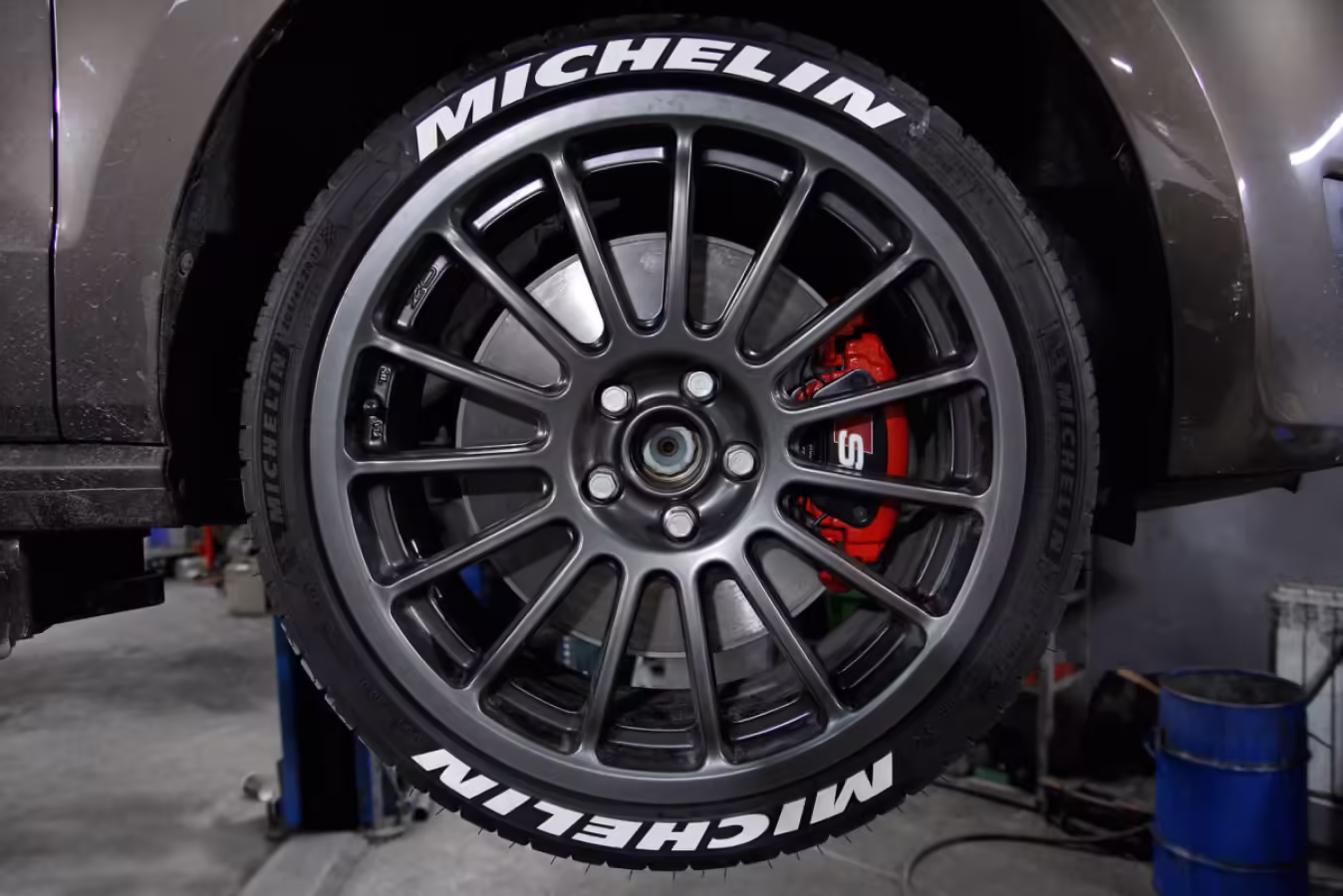 8X0615123D - Korpus zacisku hamulcowego S1 czerwony; przód lewy [19/39]