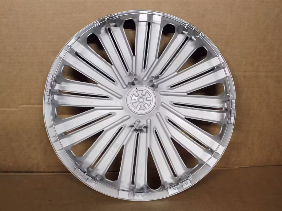 6C0601147ABJW - 15" Radkappe; Brillantsilber/Satinschwarz [7/10]