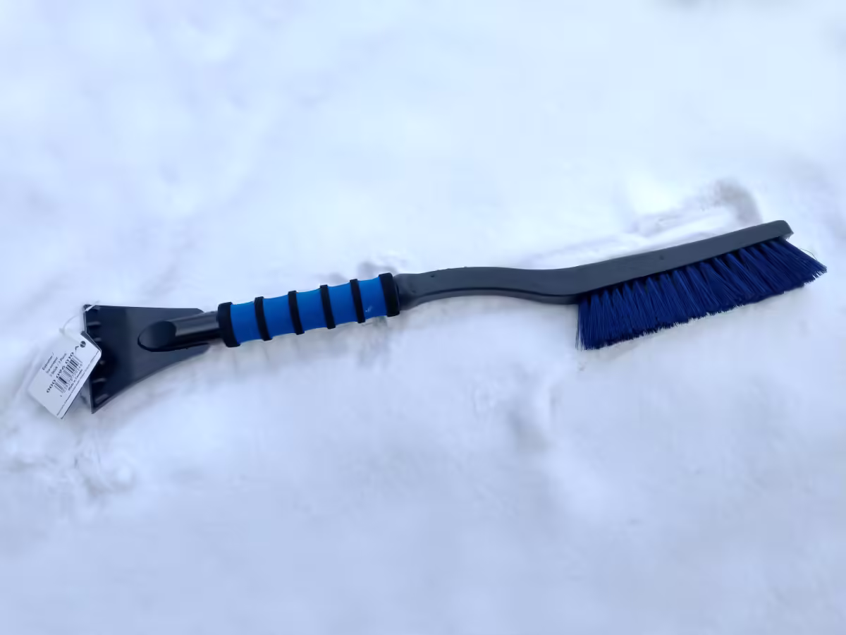 000096010A - Ice scraper; with snow broom [2/9]