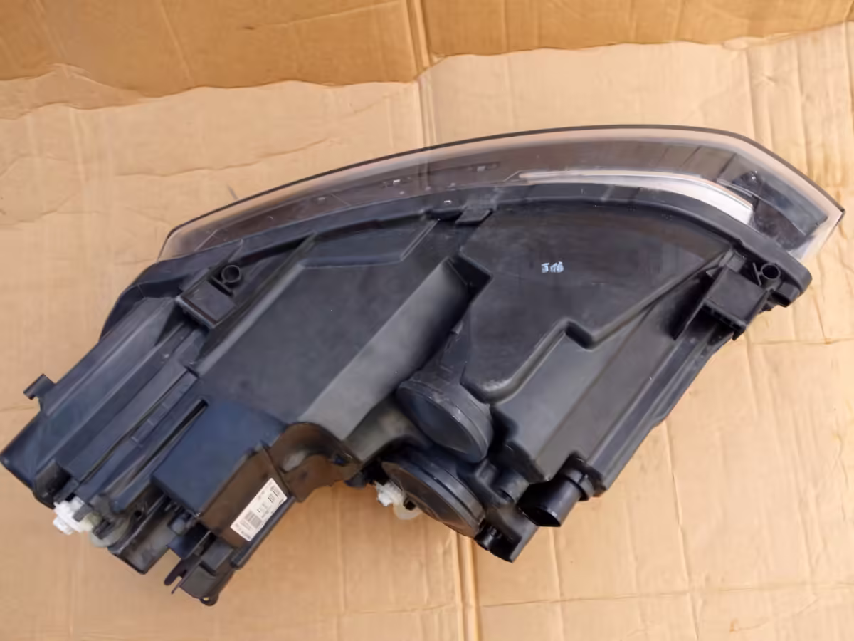 6C1941006B - Halogen Twin Headlight (H7/H7); right, LHD [14/27]