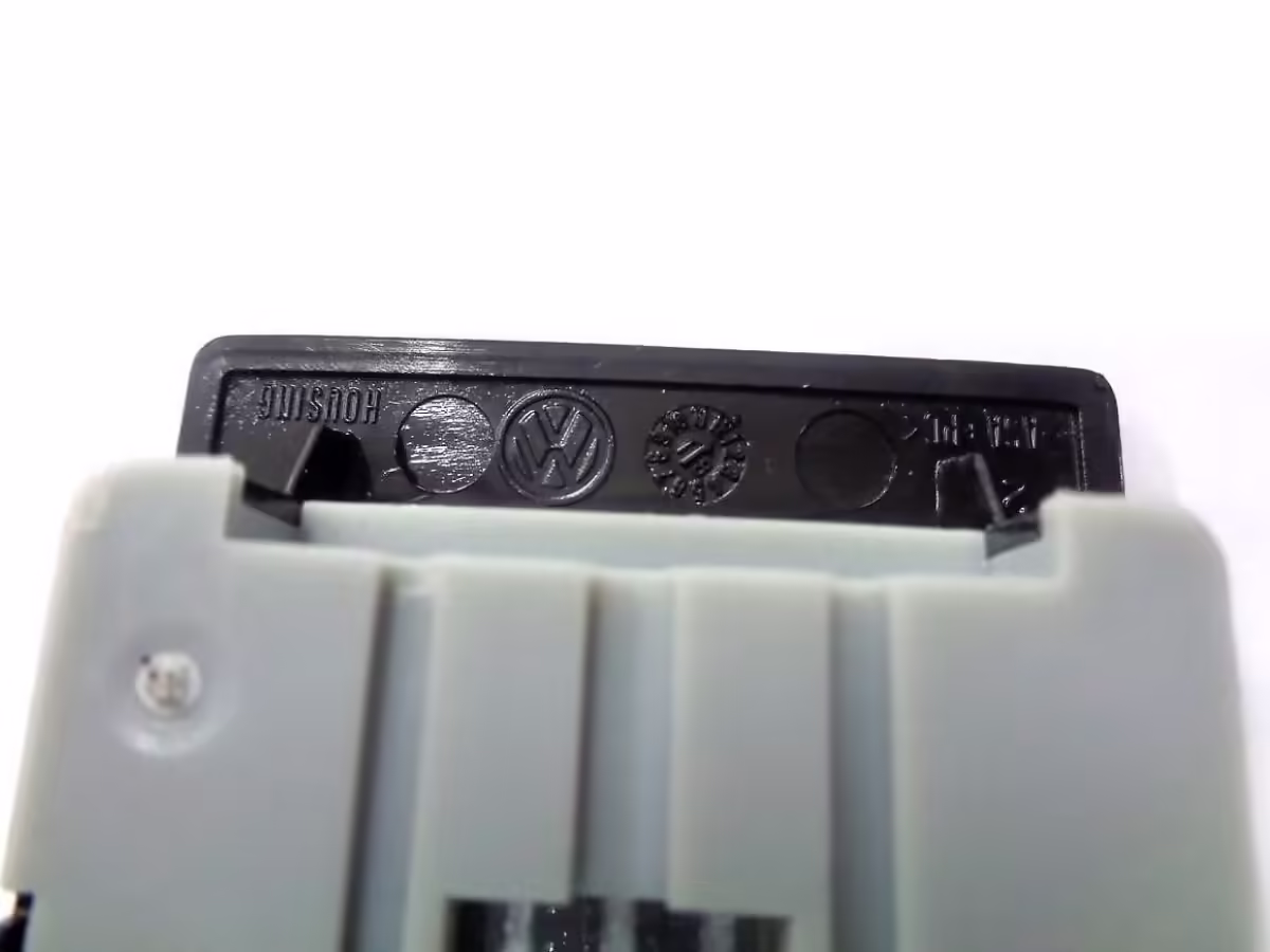 6Q0947291A82V - Interior and reading light with switch-off delay; titan black [9/10]