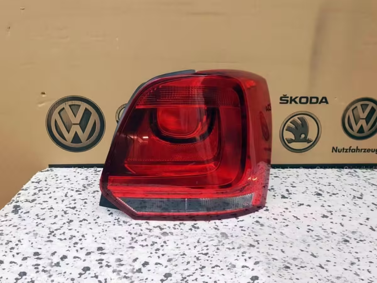 6R0945096AH - Lampa tylna; V1, prawa LHD. [6/7]