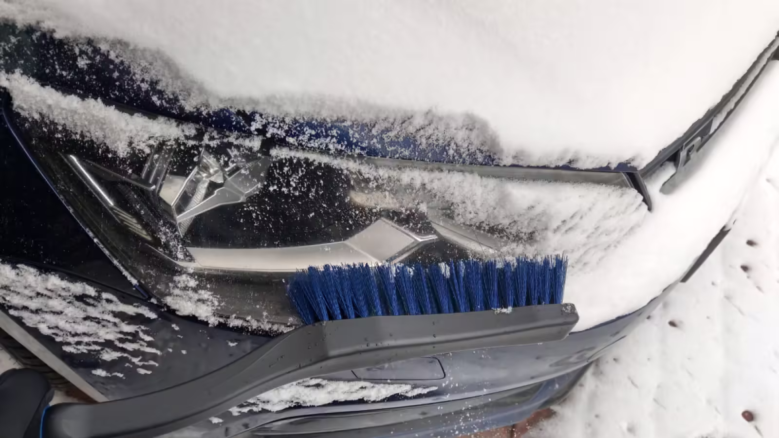 000096010A - Ice scraper; with snow broom [7/9]