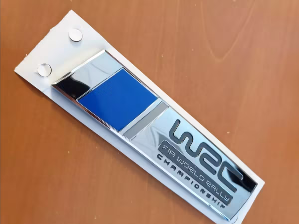 6R0853675RFM8 - Emblemat chromowany WRC; tylny [9/10]