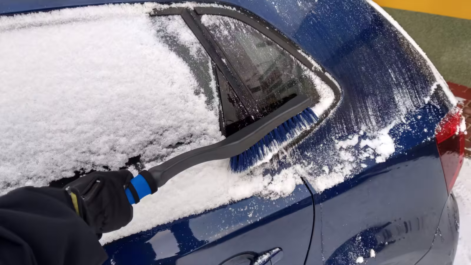 000096010A - Ice scraper; with snow broom [8/9]