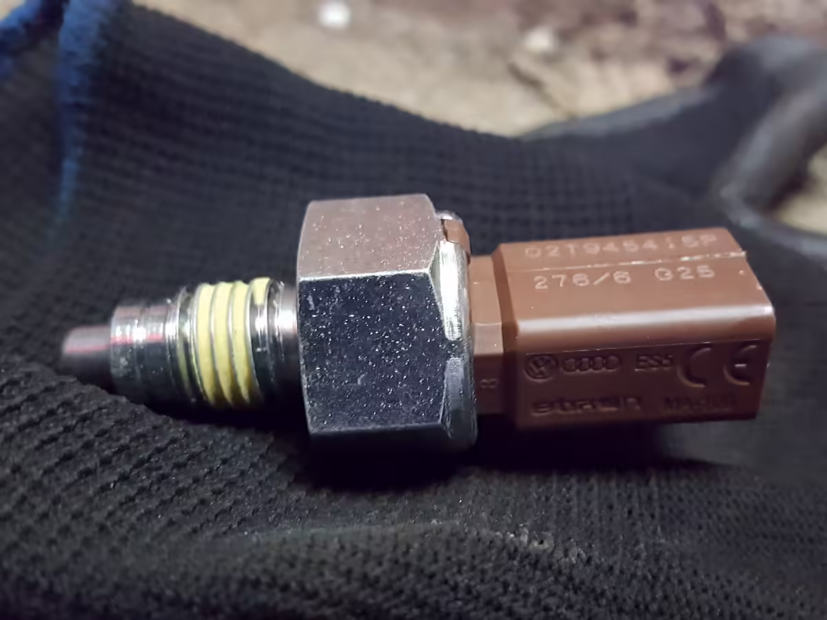 02T945415P - Schalter für Rückfahrlicht [12/20]